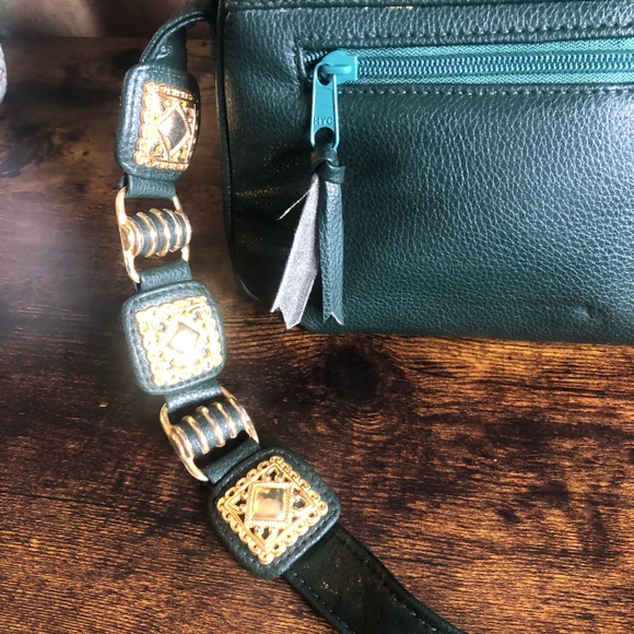 Vintage Green Purse with Gold Detail on Strap - Picture 9 of 10